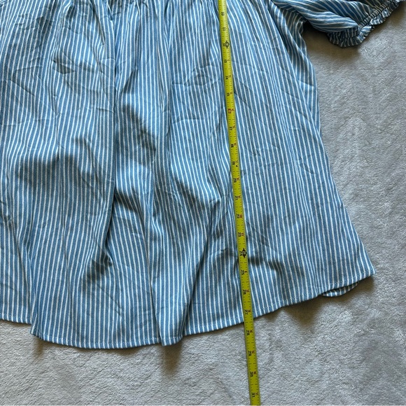 Torrid Gauze Smocked Yoke Top Stripe Blue and White Size 2X - Picture 6 of 6